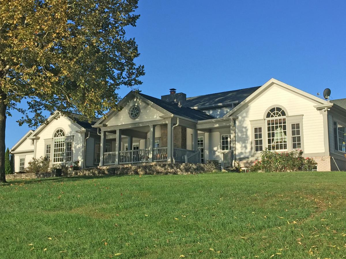 The B & B At Queenslake Midway Exterior foto